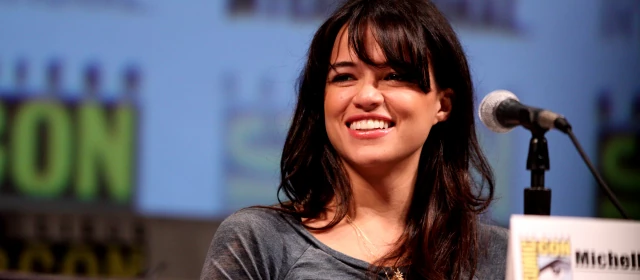 Michelle Rodriguez: Ikona Zodiaku Raka - Odkryj, jak jej osobowość odzwierciedla cechy Raka i dlaczego jest inspiracją dla wielu.